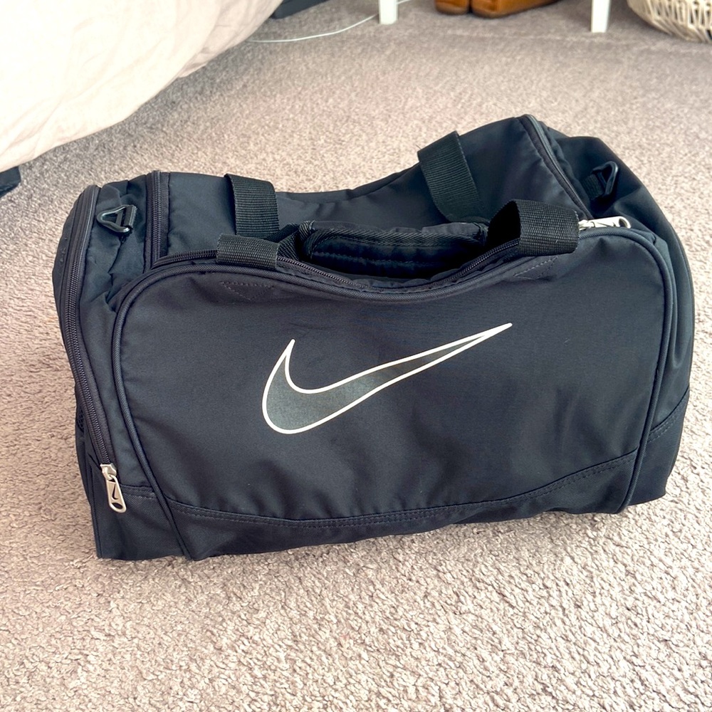 Nike Brasilia 5.0 Training Duffel Gym Bag